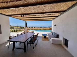 Faragas Hill Oasis Villa