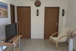 Apartments with parking space Vir - 17492