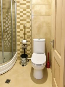 Spacious 2BR Apartment - Balcony & Prime Location