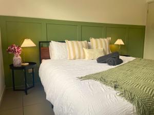Dive In – Cairns Poolside Stay