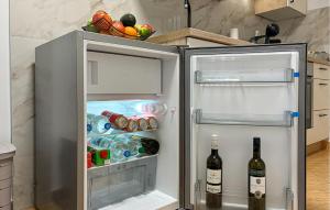 Lovely Apartment In Vir With Wifi