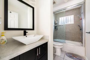 Charming 2-BD Suite Private Entrance in Vancouver