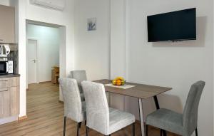 2 Bedroom Awesome Apartment In Fazana