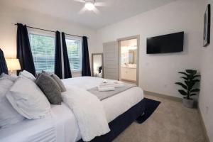 Luxury 2BR King Beds Pool Table & Arcade Hospital