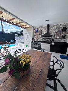 Casa com piscina ,ótima para descanso e lazer