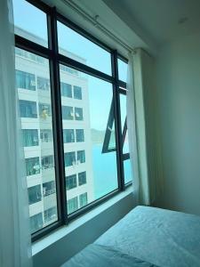 Căn hộ gia đình 2 phòng ngủ - Ban công - Góc biển