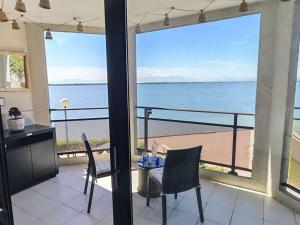 Appartement avec climatisation et terrasse - vue étang - FR-1-195-126