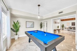 Spacious Tropical Pool Home Miami 4 beds 3 baths Sleeps 13