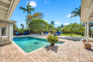 Spacious Tropical Pool Home Miami 4 beds 3 baths Sleeps 13