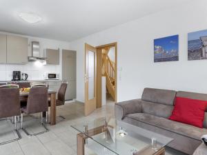 Stranddistel links mit Sauna