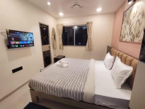 Laljis Hotel & Restaurant
