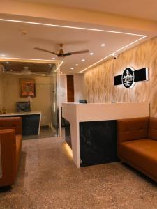 Laljis Hotel & Restaurant
