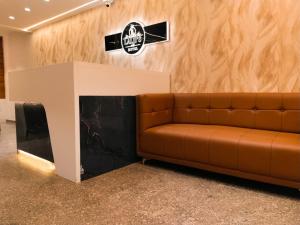 Laljis Hotel & Restaurant