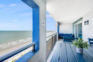 Remodeled Oceanfront 2BR at Bay View, Huge balcony