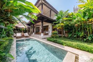 Putri Salju by EVDEkimi - Garden Retreat with Pool, Swings & Outdoor Lounge