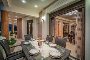 Athenas Holiday Home - Ideal for large groups, by ZanteWize