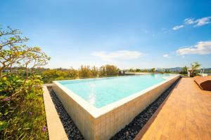 Laguna Sky Park 2-Bedroom 2-Bathroom Boutique Apartment Golf Course Views Infinity Sky Pool 800 Meters to the Beach