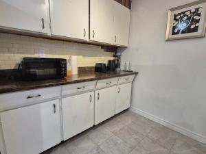 Near Yonge Finch Subway Station spacious two-bedroom suite, Free Parking