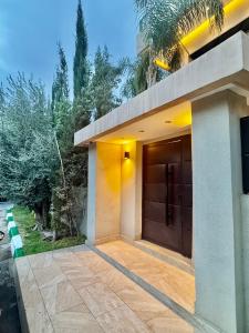 La Villa Tariq