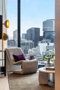 Queensbridge Skyline Suite Panoramic Yarra Views