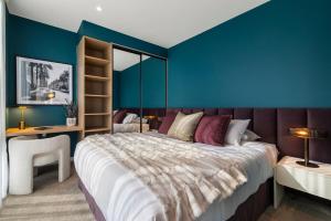 Queensbridge Skyline Suite Panoramic Yarra Views