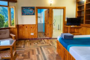 Shree Ram Cottage, Manali - 1,2,3 Bedroom Luxury Cottage Available