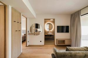 Modern Farmhouse With Pool & Vineyards, Bozen