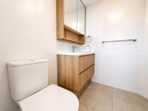 Stylish 1 Bedroom with Private Rooftop Spa at the Aegean