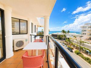 Stylish 1 Bedroom with Private Rooftop Spa at the Aegean