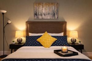 Toronto Luxury Suite with Free Parking, Near Airport