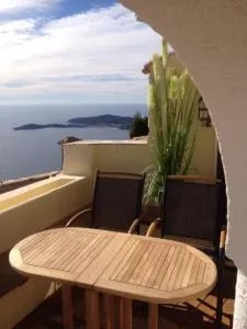 Eze Monaco middle of old town of Eze Vieux Village Romantic Hideaway with spectacular sea view - 艾日