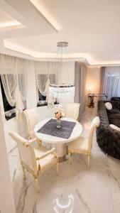 Exklusives 115 m Designer Apartment Kamin Spa-Bad Balkon Lounge Fürth