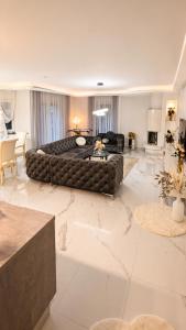 Exklusives 115 m Designer Apartment Kamin Spa-Bad Balkon Lounge Fürth