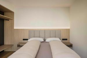 Modern Apartment With Vineyard And Pool, Bozen