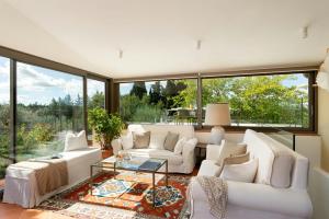 Villa With Pool In Tavarnelles Tuscan Hills