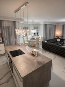 Exklusives 115 m Designer Apartment Kamin Spa-Bad Balkon Lounge Fürth