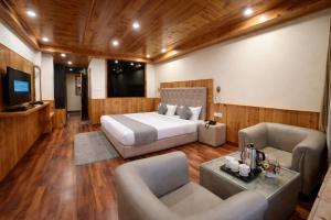 Hotel The Himalayan Riverside - Most Awarded Property of Manali 2025-26
