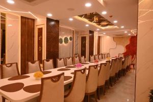 The Royal Dining Restaurant & Motel