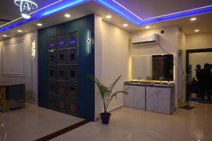 The Royal Dining Restaurant & Motel