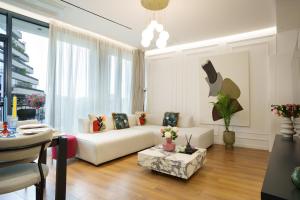 Luxury Lake View Apartment Private Jacuzzi