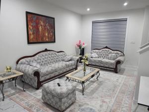 The Blessed Family Home-4bedrooms 3washrooms
