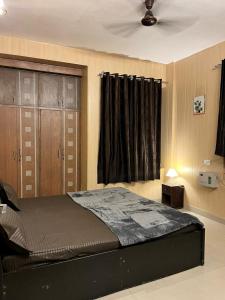 Cozy Cove Kashi Entire 2BHK Apt Varanasi City Center Lanka near BHU 200m and Assi Ghat 2km
