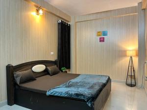 Cozy Cove Kashi Entire 2BHK Apt Varanasi City Center Lanka near BHU 200m and Assi Ghat 2km
