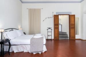 Spacious & Bright, next to the Duomo of Florence, Michelangelo, with Patio
