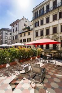 Spacious & Bright, next to the Duomo of Florence, Michelangelo, with Patio