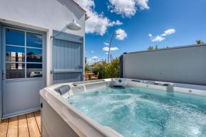Maison Les Bains de Mer 6p Spa walk to beach & center