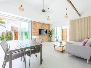 Baan Saint-Tropez Seaview Villas Kata Beach
