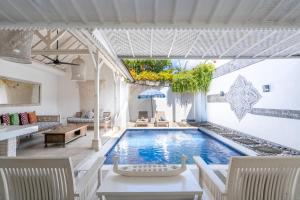 Peacock Bungalow by Pertama Stay
