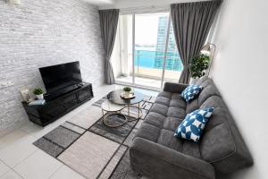 George Town High Floor Seaview Modern Suite 2BR Next to Gurney 23A