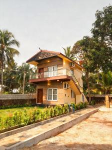 Saranvi Resorts 2BR Near Beach by Homeyhuts